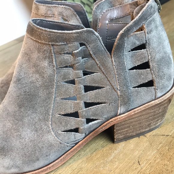 VINCE CAMUTO SUEDE BOOTIES - Picture 2 of 10